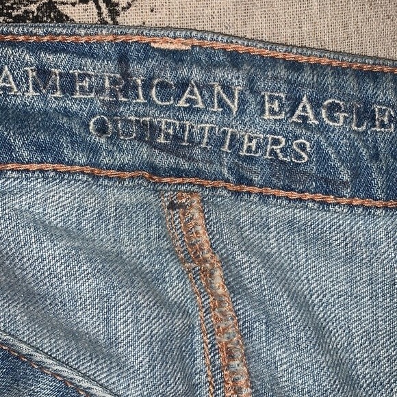 American Eagle Tomgirl Ripped Jeans 10 - Picture 8 of 10